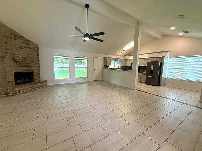 646 Fair Oak Dr — Photo 4