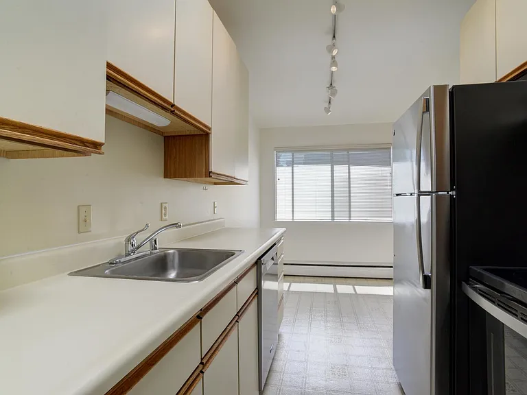 2031 43rd Ave E #F — Photo 13