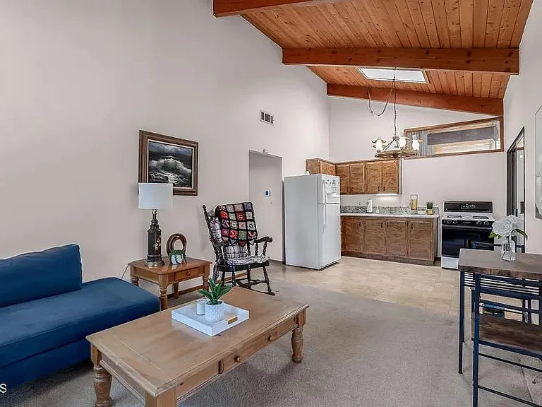 Aspen Ln — Photo 1