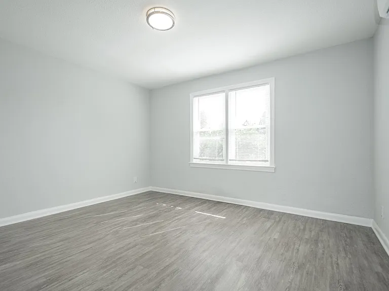 1208 W. Ocean View Apts — Photo 7