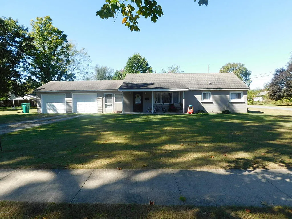 420 N Douglas Ave photo 1