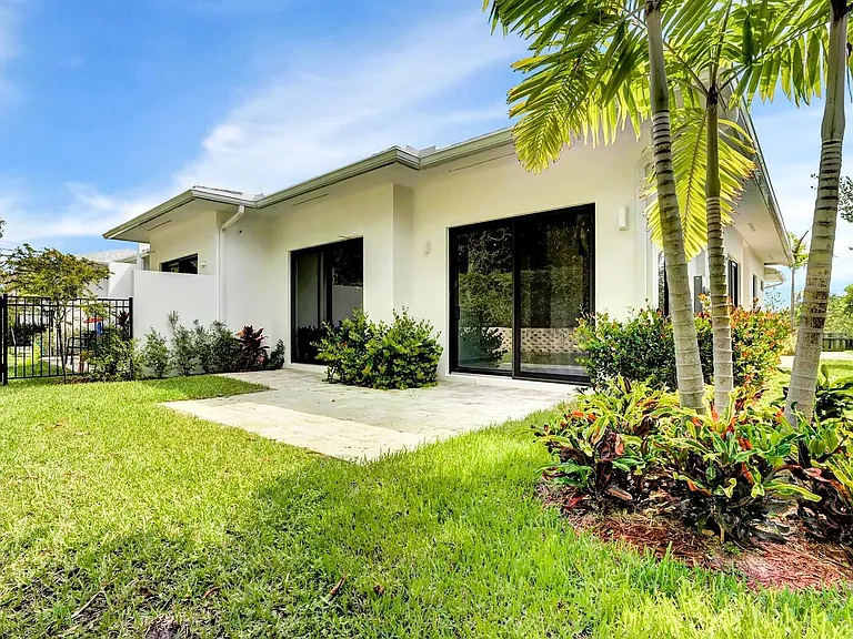 2517 Oceanview Ave E — Photo 20