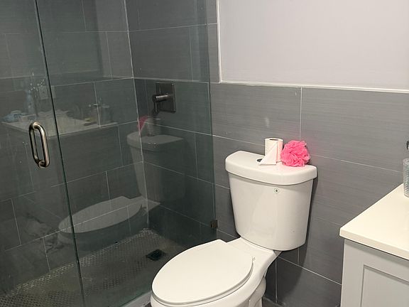 4th image of 365 NE 125th St APT 303