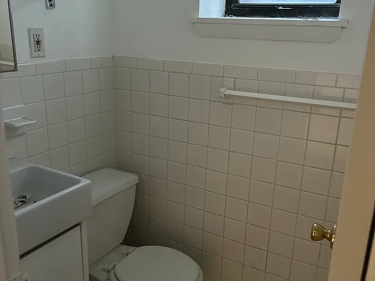445 W 37th St #5R — Photo 6