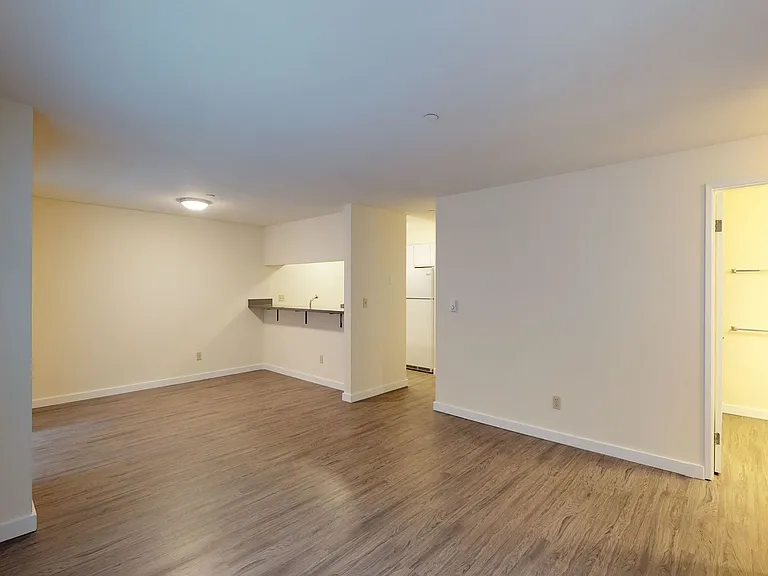 Daniels Apartments — Photo 27