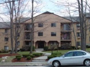 23 Country Club Dr, Manchester, NH 03102