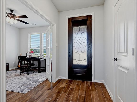 5th image of 60 Roosevelt Ln