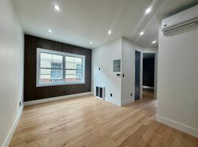 7239 Myrtle Ave, Ridgewood, NY