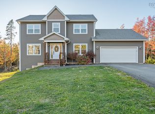 196 Confederation Ave, Fall River, NS B2T 0P8