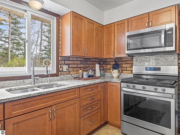 5th image of 1150 N Carriage Hill Dr