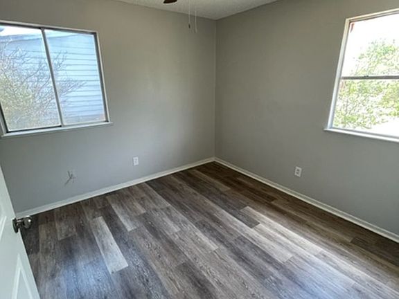 5th image of 360 Lancaster Dr
