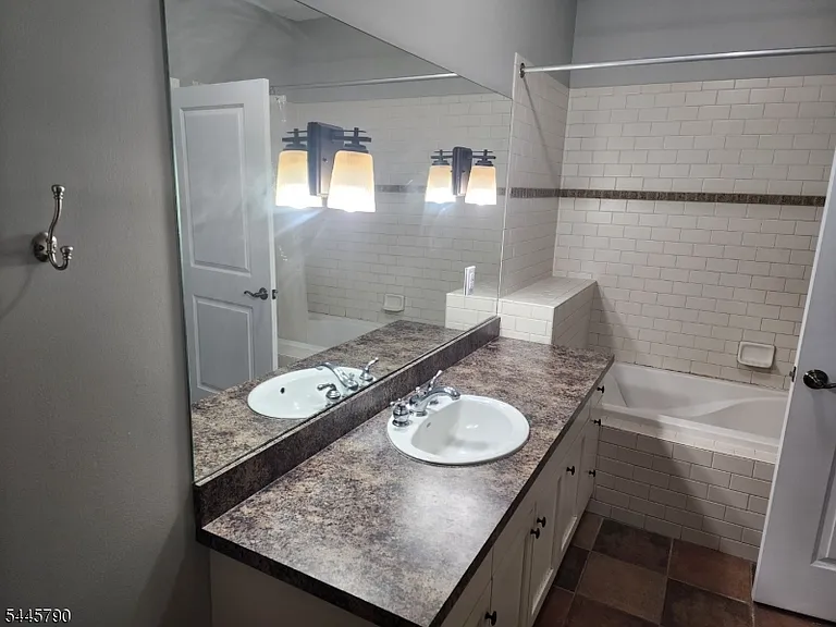10 Maple Cres #13 — Photo 18