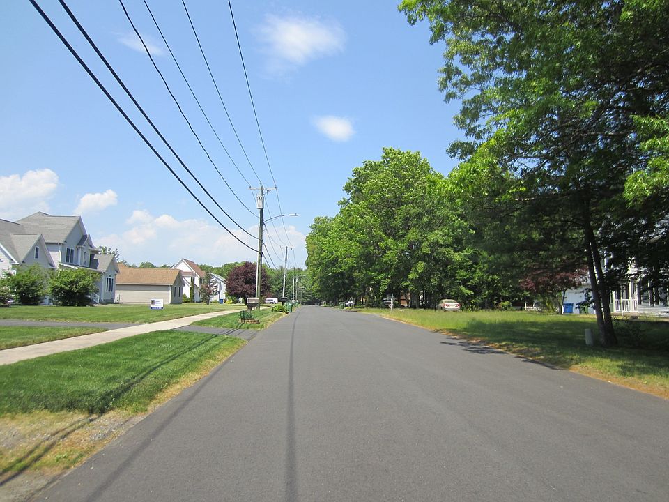 2nd image of 83 Merriman Rd