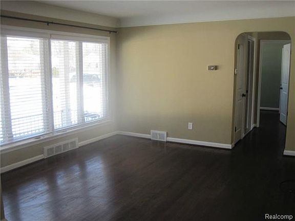 4th image of 522 E Bloomfield Ave