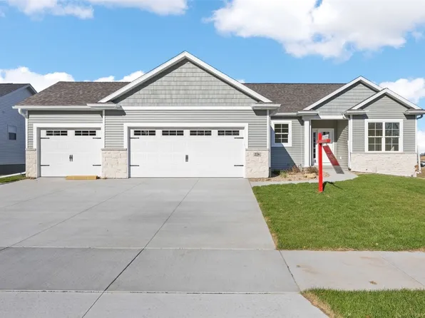 226 McCarran Ave NE, Cedar Rapids, IA 52402