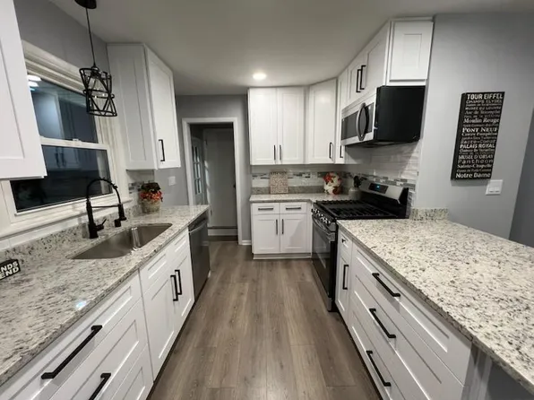 3317 West Southland DRIVE, Franklin, WI 53132