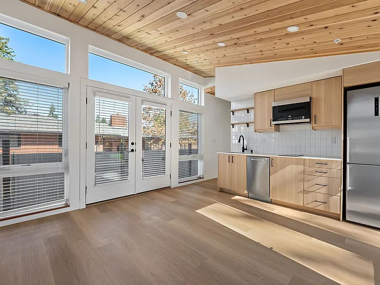11446 NE Morris St — Photo 17