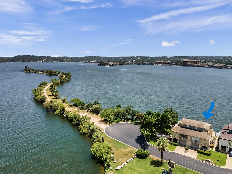 533 Lighthouse Dr — Photo 2