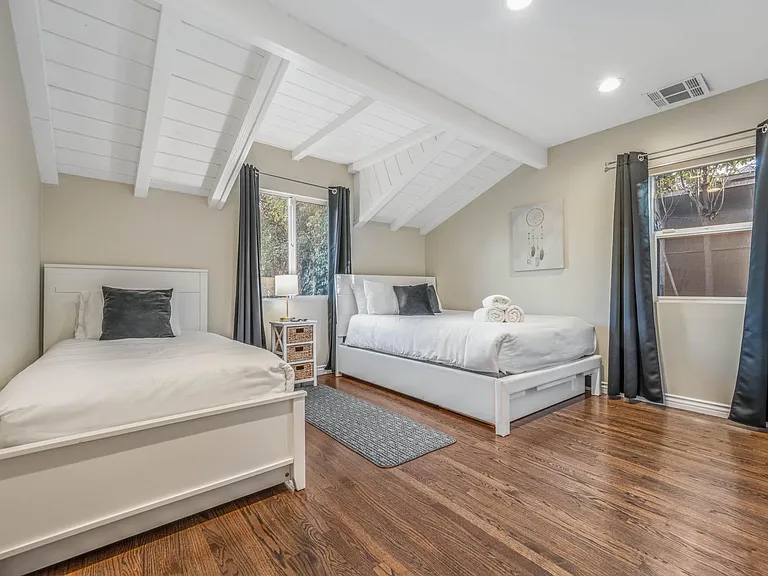 5659 Corbin Ave — Photo 40