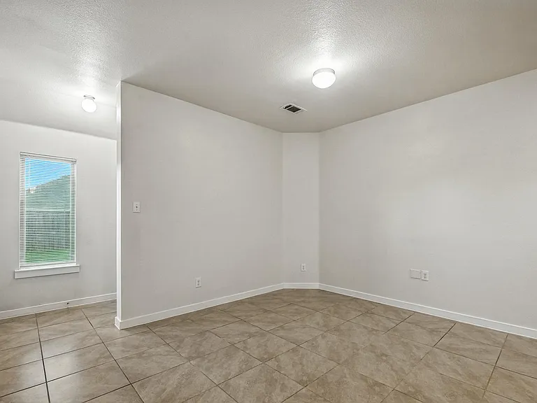 1581 Ferguson Dr — Photo 17