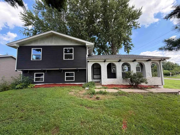 515 E Angus Ct, Maquoketa, IA 52060