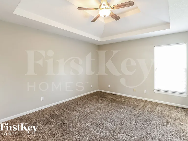 904 E Madelyn Dr — Photo 9
