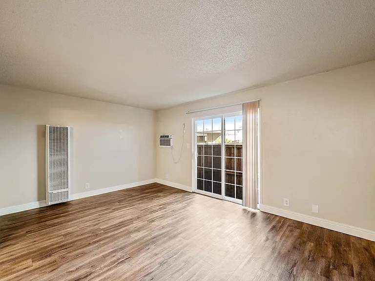 Mountain View Apartments — Photo 25
