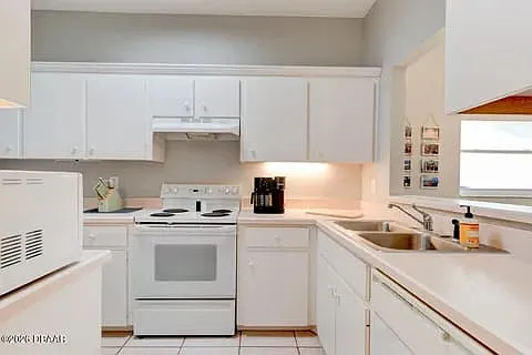 Kitchen Fully Equipped With:
Stove Microwave Fridge and Dishwasher
(coffee pot and knives not incuded)