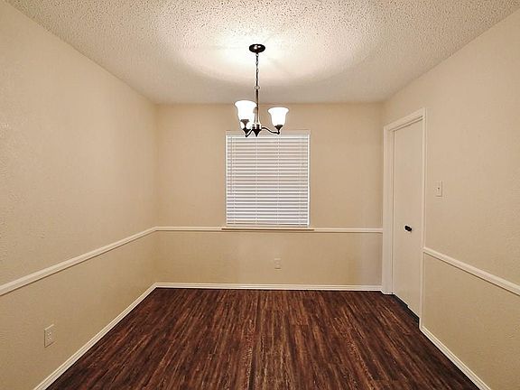 5th image of 536 Cambridge Dr