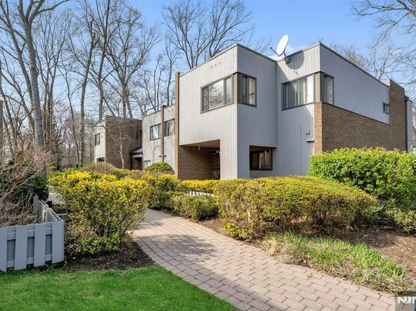 207 Pond Ter #4D, Township Of Washington, NJ 07676