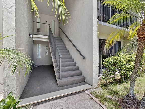 2nd image of 514 Shady Pine Way APT B1