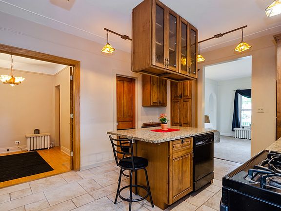 5th image of 1142 Ashland Ave
