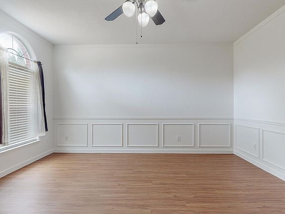 5th image of 408 Hollyberry Dr
