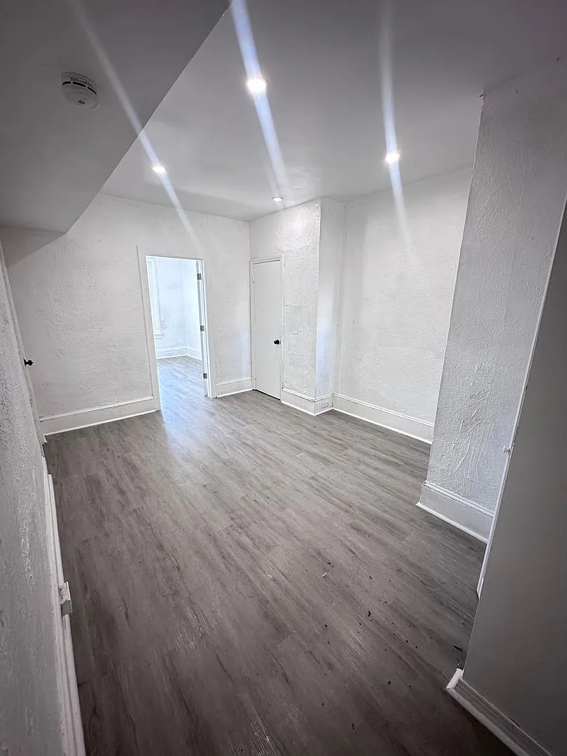5023 Walnut Street — Photo 2