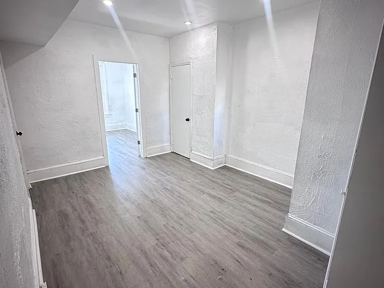 5023 Walnut Street — Photo 2