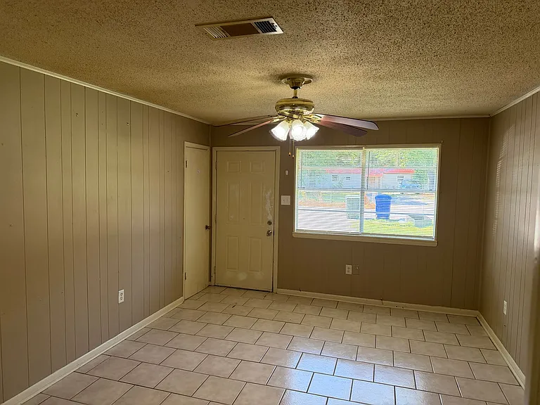 1420 Hardy St — Photo 3