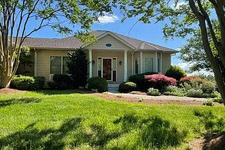 2330 Lake Retreat Rd