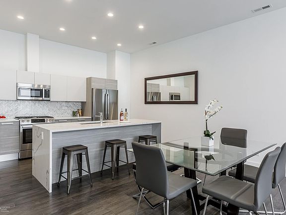 3rd image of 808 S Oakley Blvd #2