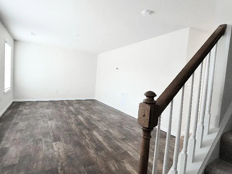 2 Skip Ln — Photo 38