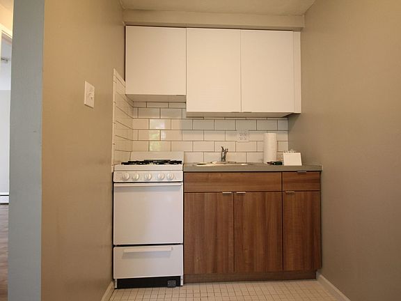 4th image of 406 W Merchant St #406-D