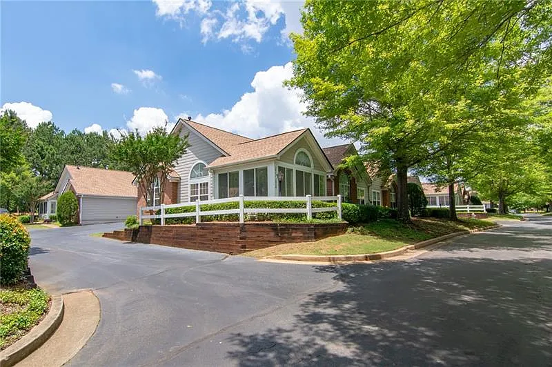 3802 Vineyards Lake Cir NW photo 1