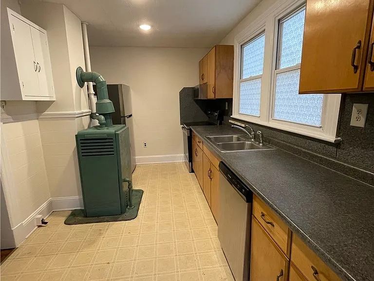 211 Jefferson Ave — Photo 6