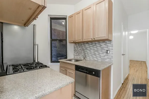 Rented by Bond New York | media 13