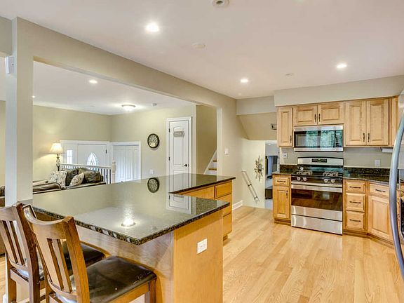 4th image of 6432 W 89th Pl