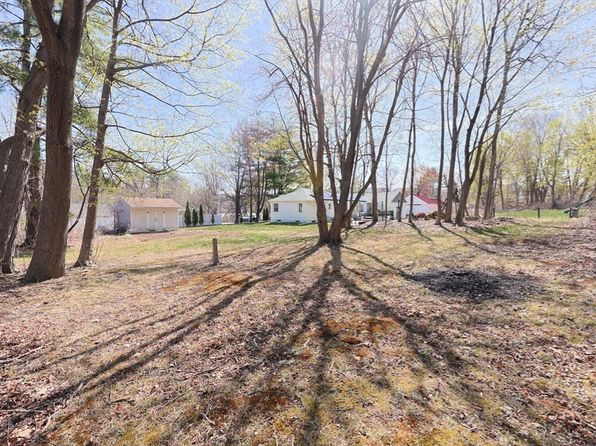 27 Dana St, Lunenburg, MA 01462