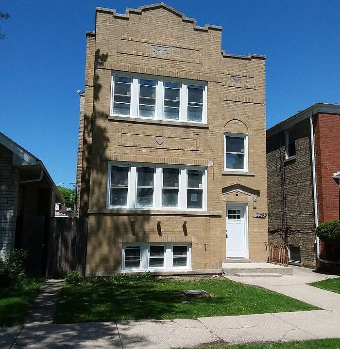 2nd image of 5310 W Barry Ave