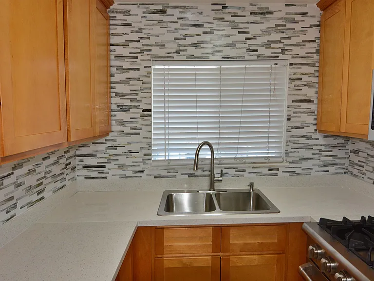466 N 13th St #5 — Photo 2