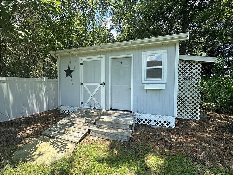 235 Wellington Pl — Photo 16