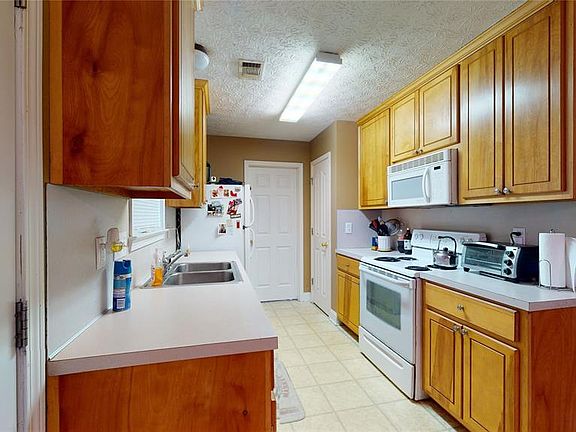 5th image of 551 Mount Airy Dr
