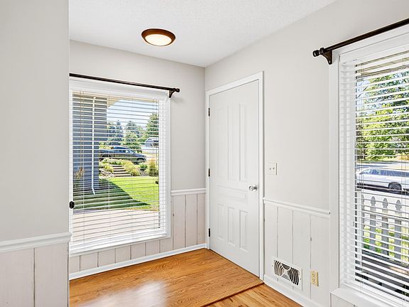 4th image of 245 17th Ave NW